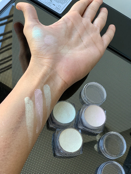 Beauty World’s Holographic Highlighter Pots