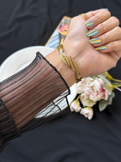 Stainless steel leaf handcuff