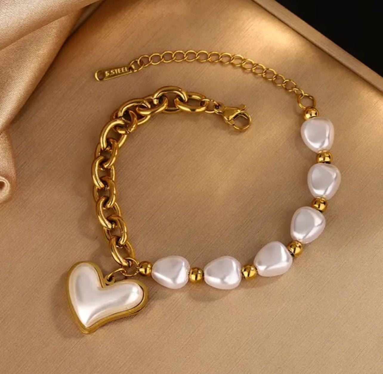 Pearl heart hanging bracelet