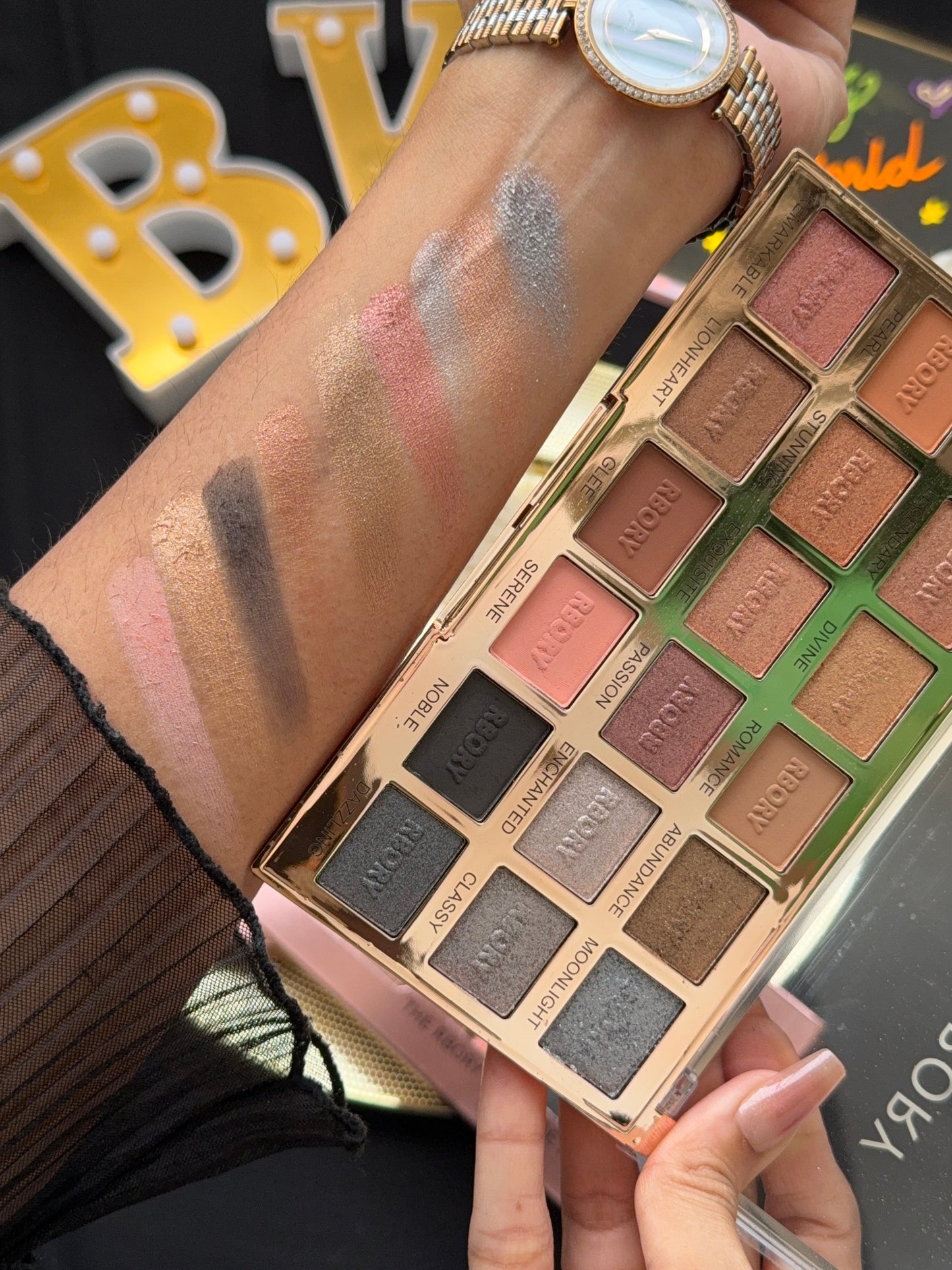 RBOY 18-Shade Eyeshadow Palette