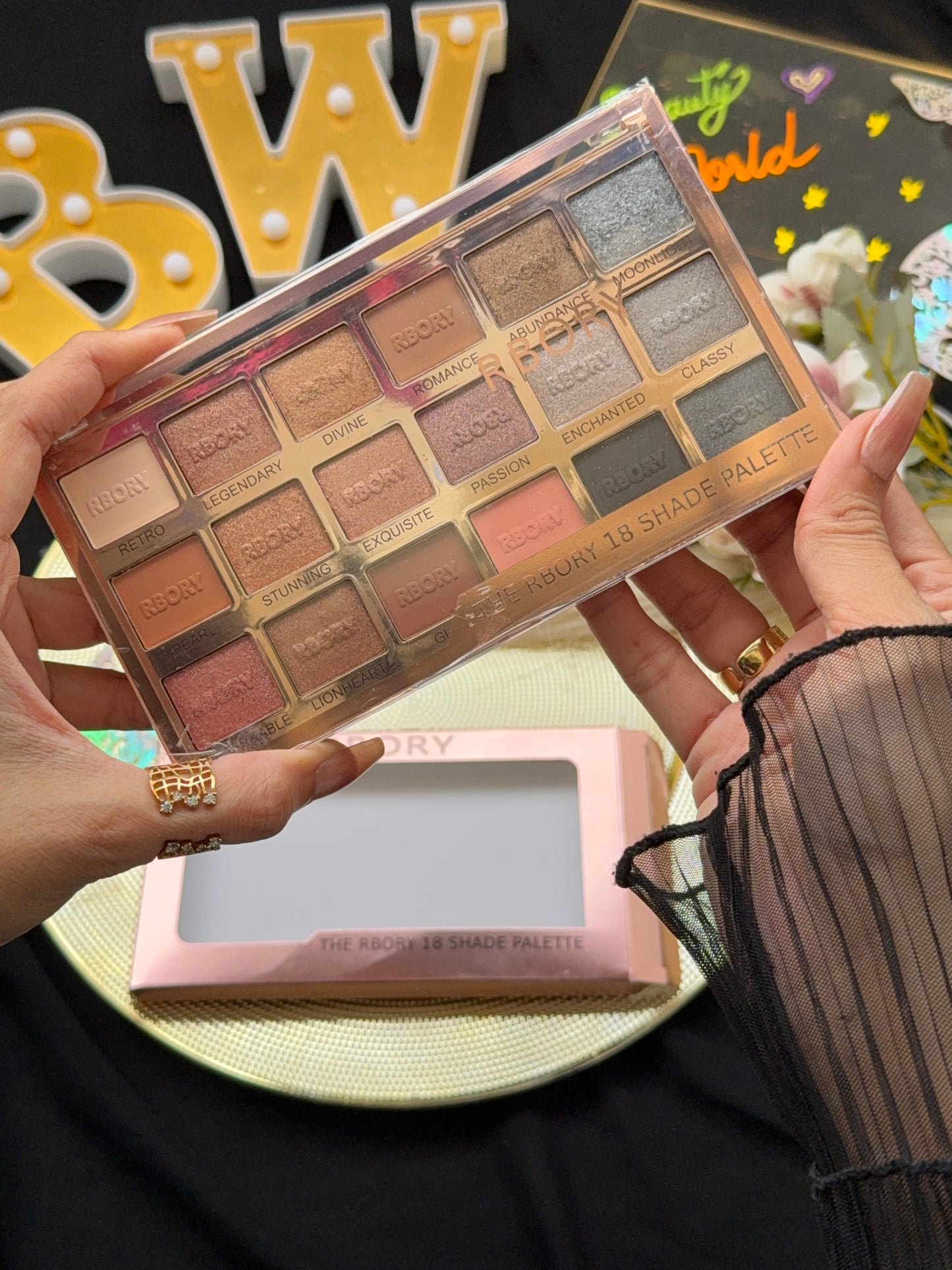 RBOY 18-Shade Eyeshadow Palette
