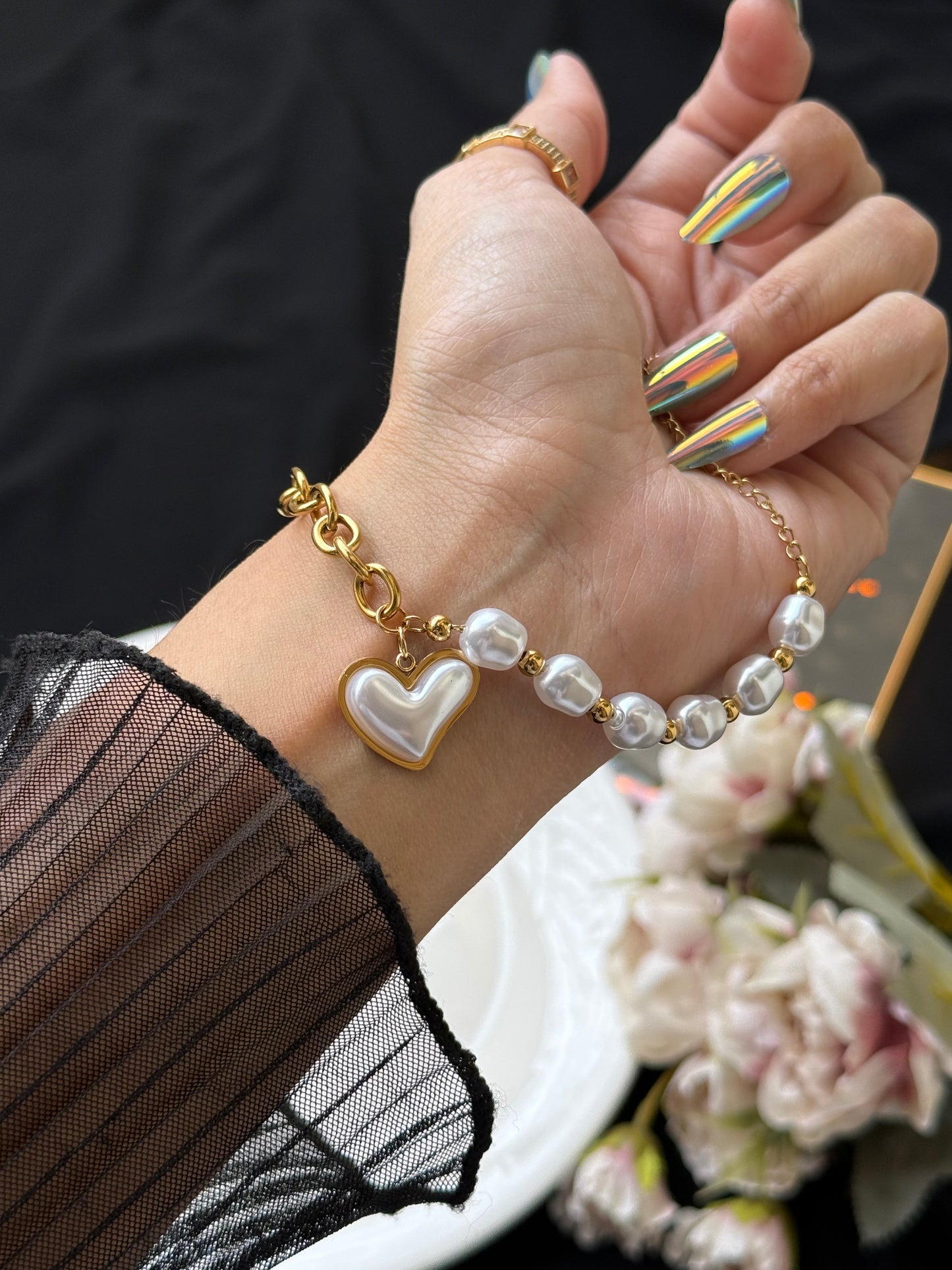 Pearl heart hanging bracelet